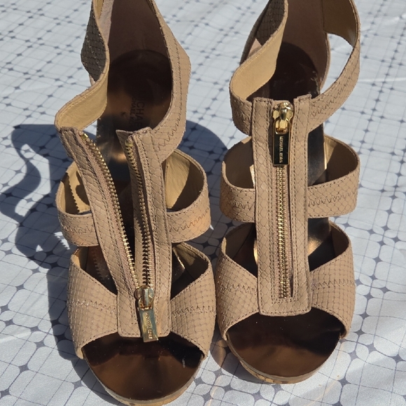 MICHAEL Michael Kors Tan and Gold Heels - Picture 7 of 14